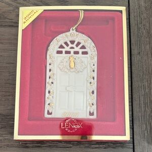 Lenox White and Gold Door Ornament